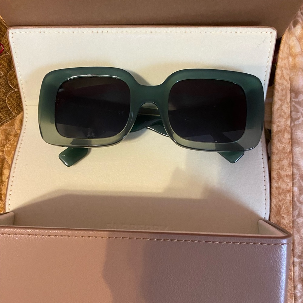 Burberry Delilah Green Sunglasses